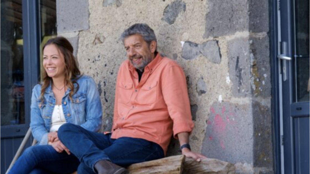 VOICI - La doc et le véto (France 2) : ces surnoms affectueux que se donnent Michel Cymes et Dounia Coesens