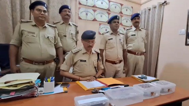 वैशाली: मुखिया के घर डकैती का प्लान बनाते पुलिस ने अपराधियों को किया गिरफ्तार, देखें रिपोर्ट