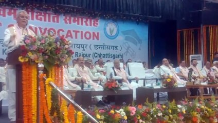 राज्यपाल, सीएम और मंत्री की मौजूदगी में दी गई छात्राें को डिग्री - बच्चों को डिग्री लेते देख, पालको की आंखों से निकले खुशी के आंशू