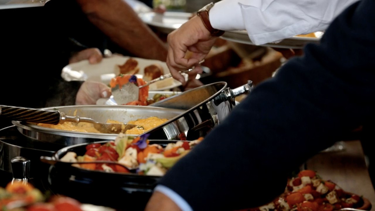 5 "Polite" Things You Do at a Breakfast Buffet That Are Actually Rude ...