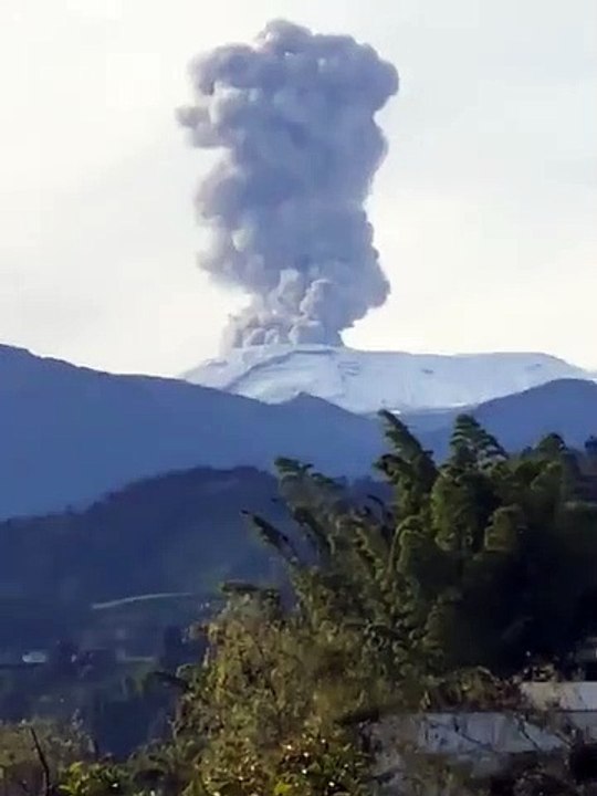Erupción Volcán Nevado del Ruiz. Manizales, Abril 18