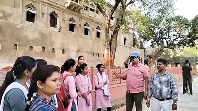 Girl students visited Nazar Bagh