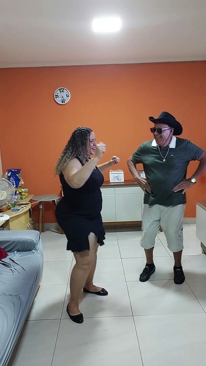 Dineli Martins e Vovô Valdivino Dançando A Gente Se Entrega Instrumental