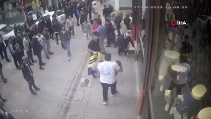 Zeytinburnu'nda bir çocuk sosyal medyaya video çekerken evi yaktı