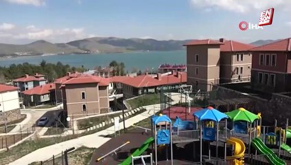 Elazığ’da depremin merkez üssünde göl manzaralı TOKİ konutları