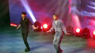 Lee Jong Suk dances to BTS Dynamite, New Jeans’ Hype Boy with Shin Jae Ha