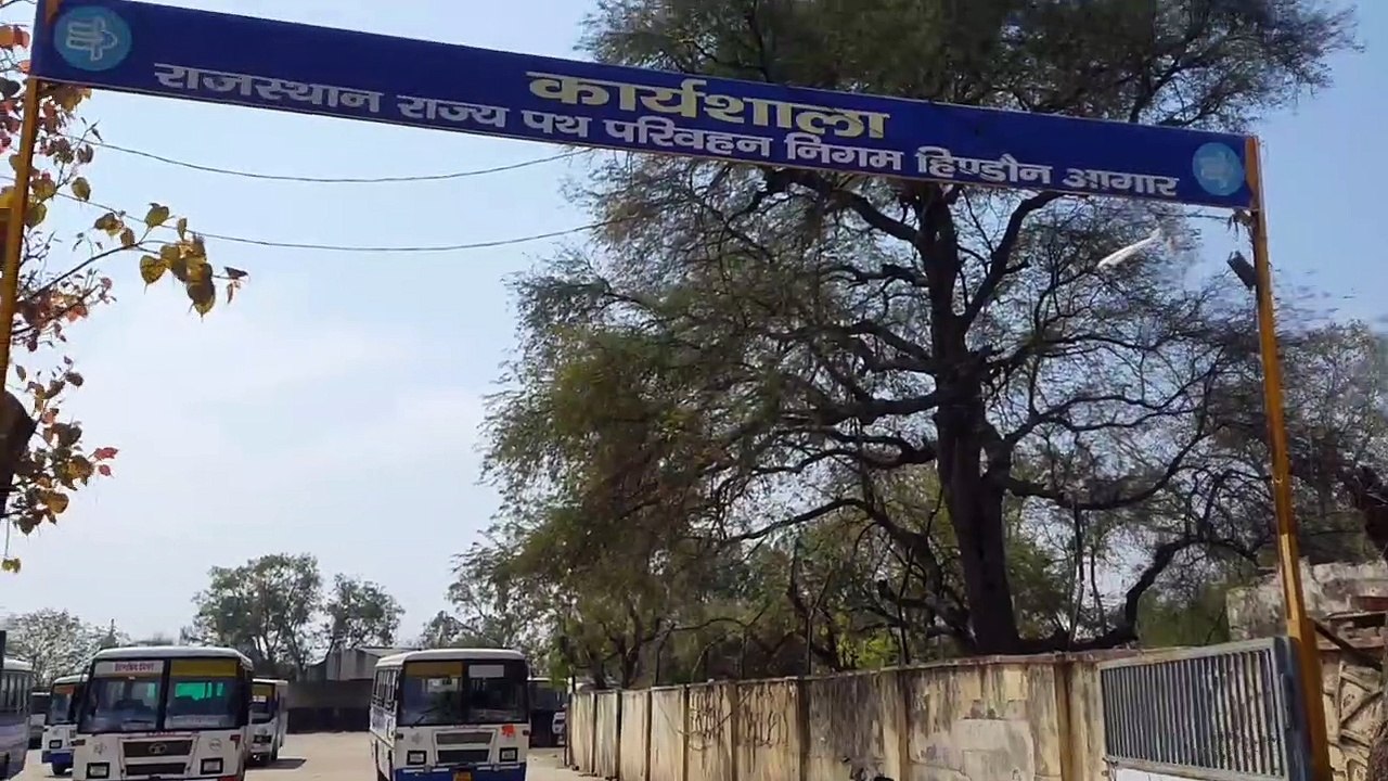 पुरानी बसों में फूंक रहे दम, सफर में जोखिम की कर रहे अनदेखी