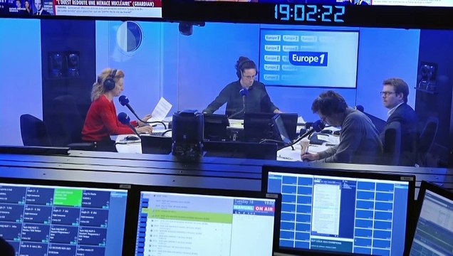 Emmanuel Macron accueilli sous les huées devant la Maison d'éducation de la Légion d'honneur