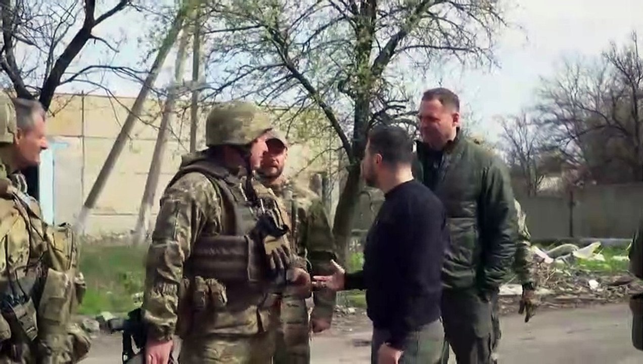 Selenskyj besucht Soldaten in Frontstadt im Osten der Ukraine