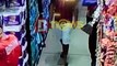 Homem é flagrado roubando fralda em supermercado de Salvador