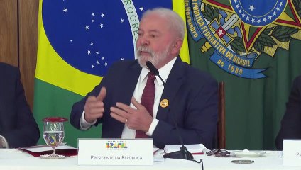 Brasil mira redes sociais após ataques a escolas