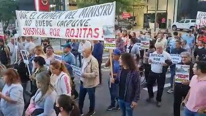 Marcha por el exministro Rojitas.