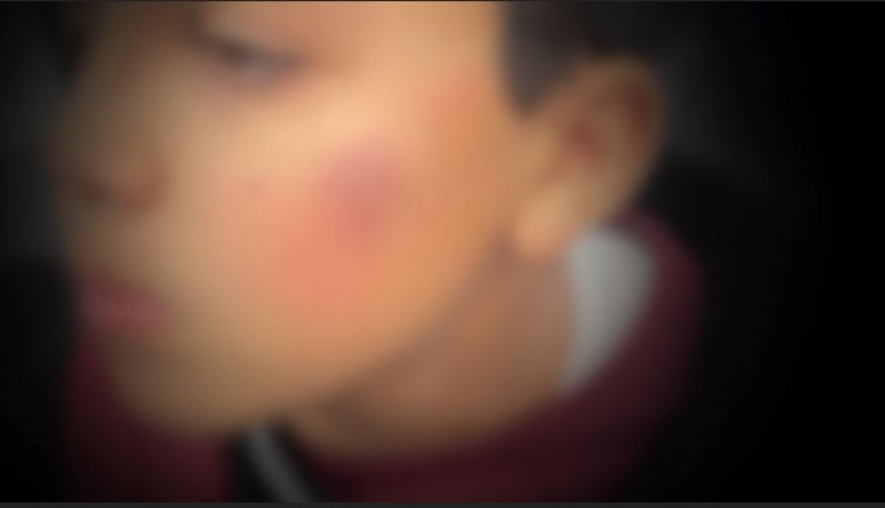 Madre Hispana rompe el silencio y pide justicia ante los ataques en contra de su hijo.