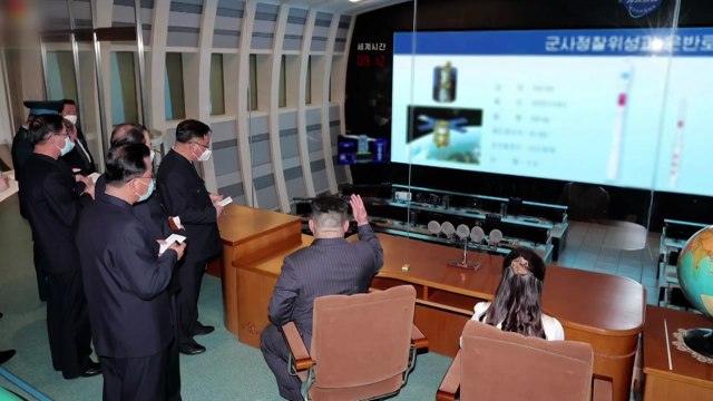 [더뉴스] 북 군사정찰위성 1호기 발사 임박?...김정은 계획된 시일내 발사 / YTN