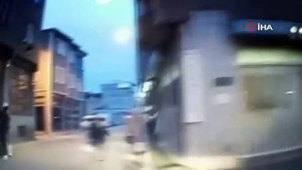 Otomobil motosikletli sürücüye böyle çarptı