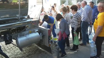 Camiones cisterna abastecen desde ayer a los habitantes de Pozoblanco, en Córdoba