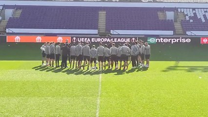 Les Saint-Gillois à l'entraînement avant d'affronter Leverkusen