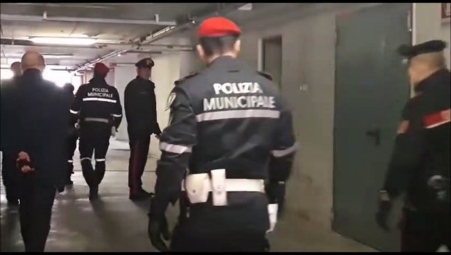 Blitz della polizia municipale nel quartiere Corea (Video Novi)