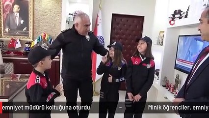 Minik öğrenciler, emniyet müdürü koltuğuna oturdu