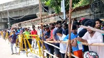 चेन्नई सुपर किंग्स और सनराइजर्स हैदराबाद की T20 की टिकटों के लिए रात से लगी कतारें