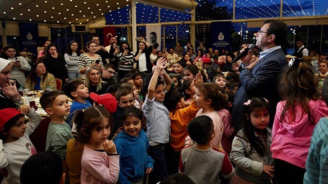 İmamoğlu çocuklarla buluştu: Çocuklar eşit olduğunda memleket çok daha büyük işlere imza atacak