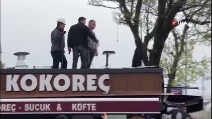 Üsküdar'da yıkım gerginliği: Silahla çatıya çıkıp zabıtayı engelledi