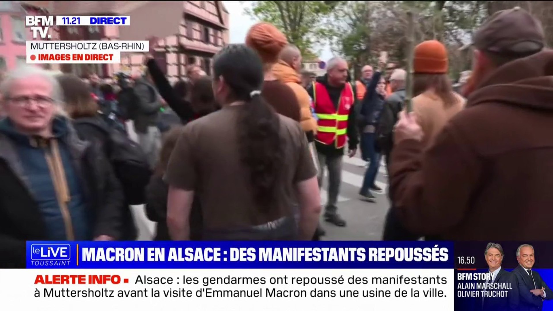 Bas-Rhin: des manifestants rassemblés à Muttersholtz avant l'arrivée  d'Emmanuel Macron - Vidéo Dailymotion
