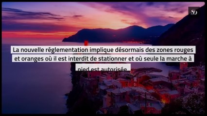 Pourquoi est-il interdit de s'arrêter de marcher dans ce célèbre village italien ?