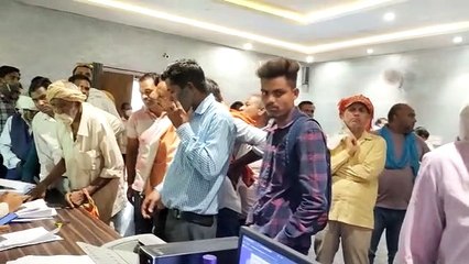 Descargar video: कलेक्टर ने सुनी लोगों की समस्याएं, दिए निराकरण के निर्देश