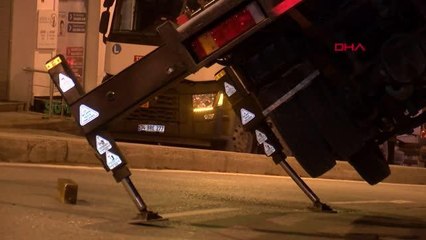 İSTANBUL-FATİH'TE SEPETLİ VİNÇ DEVRİLDİ 2 YARALI