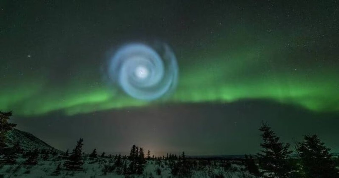 Une mystérieuse spirale bleue est apparue dans le ciel de l'Alaska