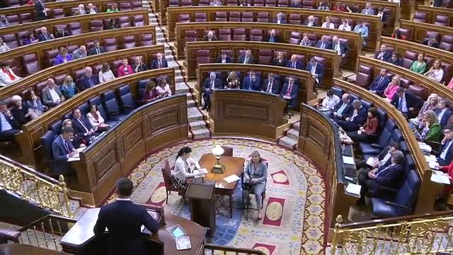 Abascal critica el tedioso mítin de Sánchez, sus mentiras y sus insoportables lecciones sobre el mundo