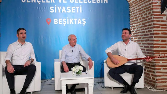 Kılıçdaroğlu, Karlı Kayın Ormanı şarkısına eşlik etti