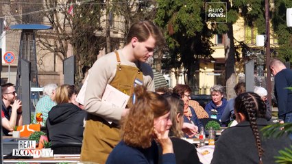 Рига увеличивает минимальный оклад в надежде "догнать" инфляцию, для многих прибавка незаметна