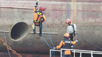 [부산] 부산소방, 항만 사고 선박 특수인명구조 훈련 진행 / YTN