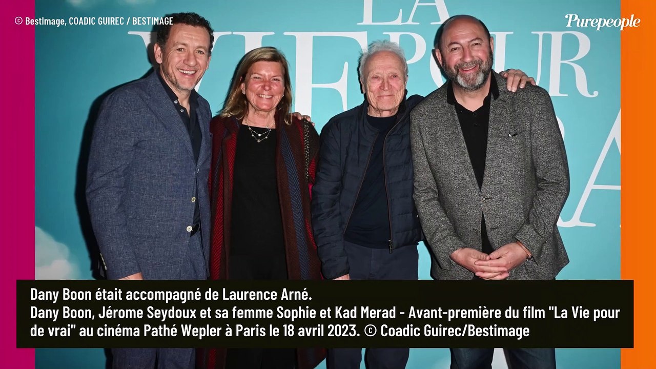 PHOTOS Kad Merad : Tellement fière, son épouse Julia Vignali se colle à lui à la première de "La Vie pour de vrai"