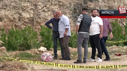 Antalya'da Yol Kenarında Beze Sarılı Kadın Maketi Şüphe Yarattı 🚨 - thumbnail