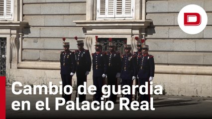 Cambio de guardia en el Palacio Real