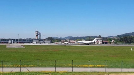 El Rey emérito, serio a la llegada a casa de su amigo en Sanxenxo