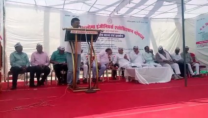 चार सूत्रीय मांगों को लेकर डिप्लोमा इंजीनियर्स ने दिया धरना