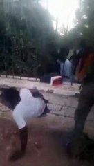 شاهد: الجيش السوداني ينقذ طلابا كانوا عالقين بسبب القتال في جامعة الخرطوم