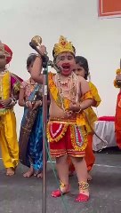 फैंसी ड्रेस में देवी-देवताओं का रूप धर बच्चों ने सुनाएं वैदिक मंत्र