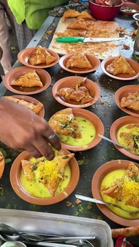 OMG1000 Samosas sold in 1 hour | Samosa King in India | Indian Street Food