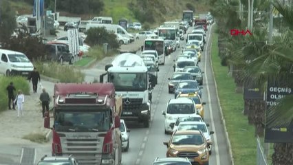 MUĞLA'DA BAYRAM HAREKETLİLİĞİ BAŞLADI; UZUN ARAÇ KUYRUKLARI OLUŞTU