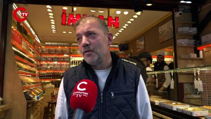 Cumhuriyet Ekibi Eminönü mısır Çarşısı'nda yurttaşlar ve esnaflarla konuştu: "10 gram yemiş bir adet baklava alıyorlar"