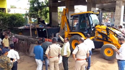Bulldozers run at illegal locations in Narmadapuram, list of miscreants made