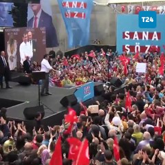 Kastamonu'da konuşan İmamoğlu, yağmurun altında ıslandı; ceketi, kravatı çıkardı