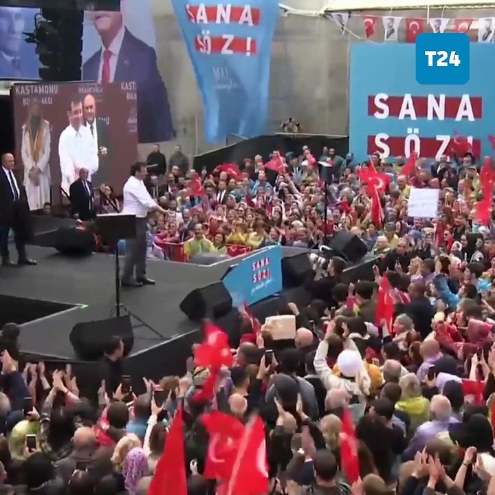Kastamonu'da konuşan İmamoğlu, yağmurun altında ıslandı; ceketi, kravatı çıkardı