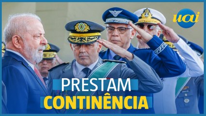 Militares batem continência à Lula no Dia do Exército