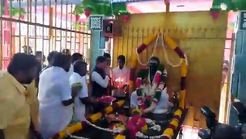 பசும்பொன் முத்துராமலிங்க தேவர் நினைவிடத்தில் ஆளுநர் ஆர்.என்.ரவி மலர் தூவி மரியாதை!!